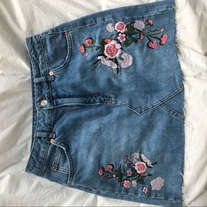 ADORABLE UNWORN TOPSHOP FLORAL DENIM SKIRT SIZE 6